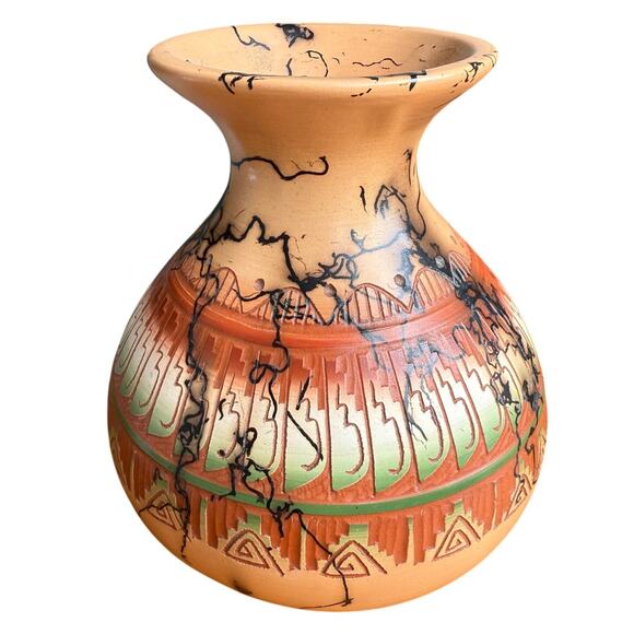 Navajo Native American Horse Hair Pottery Painted Etched Vase Signed Southwest - Picture 1 of 11
